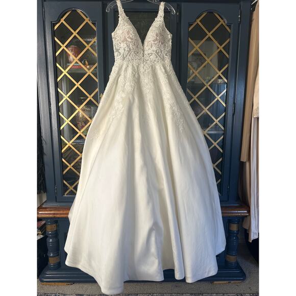 Martina Liana White Wedding Dress - Picture 4 of 16